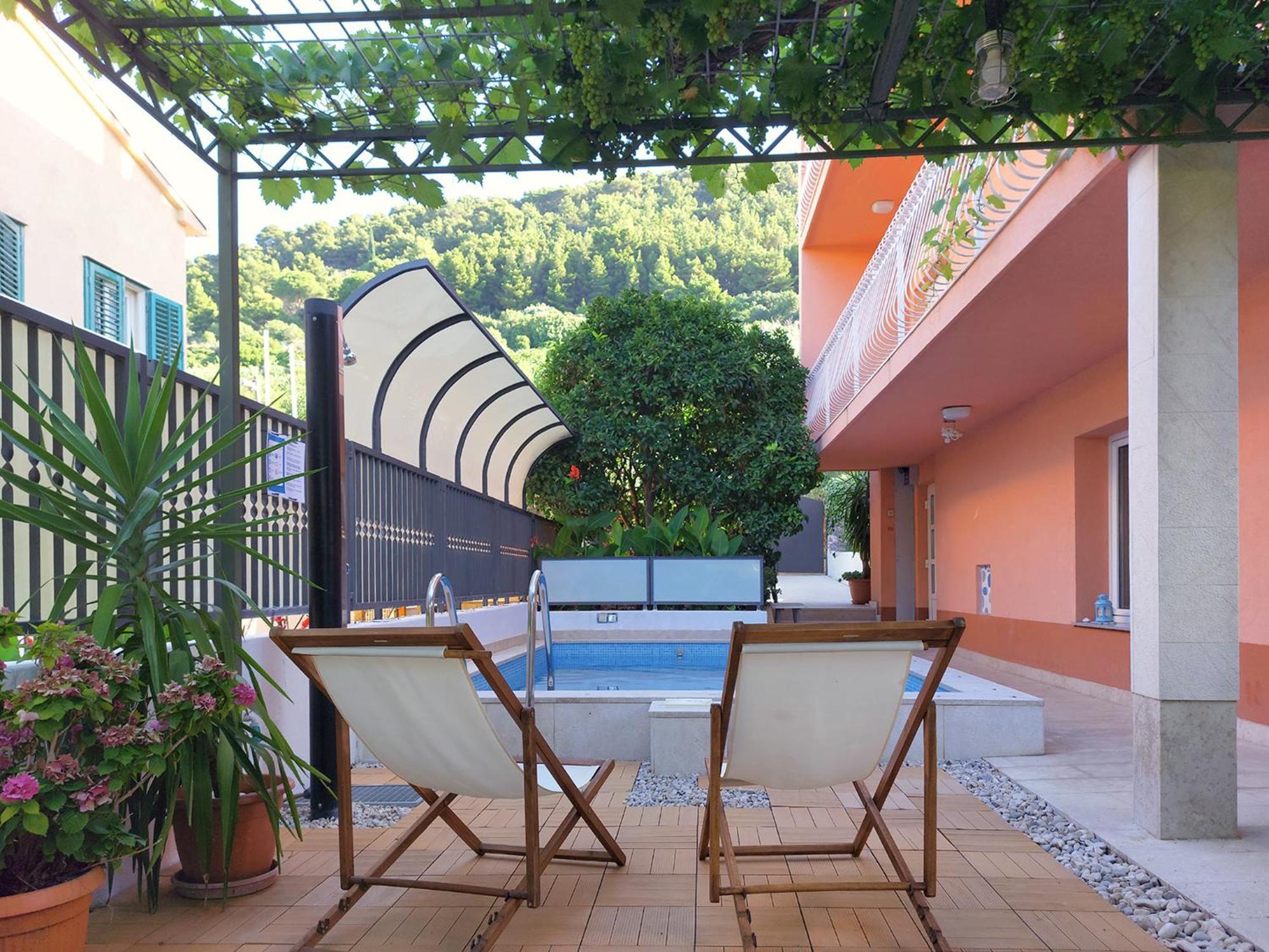 Apartment Poolside Paradise - A Hidden Gem In Split