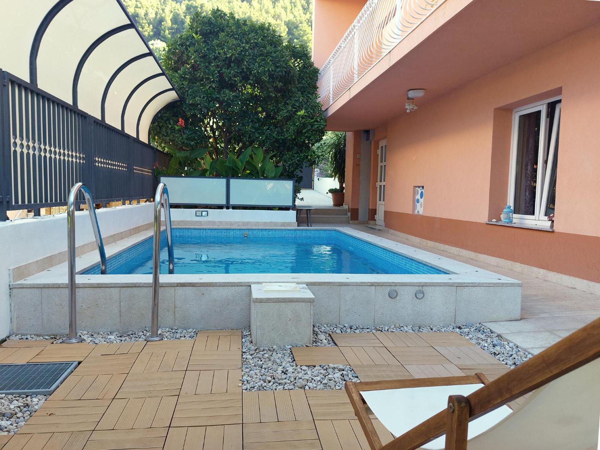 Apartment Poolside Paradise - A Hidden Gem In Split *