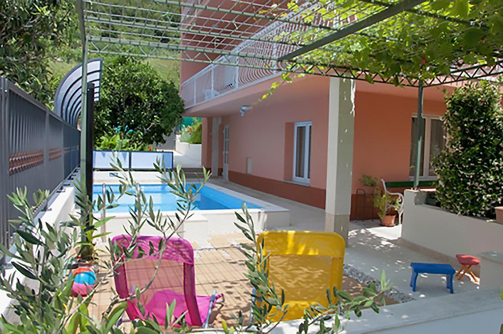 Apartment Poolside Paradise - A Hidden Gem In Split Split