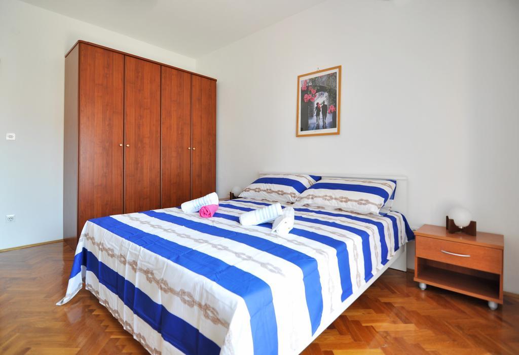 Poolside Paradise - A Hidden Gem In Split Apartment Split