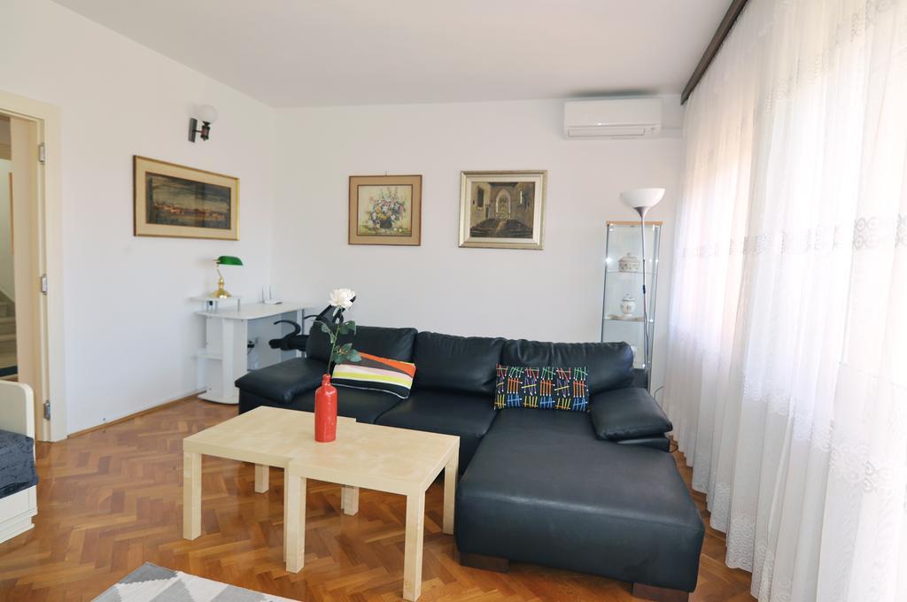 Apartment Poolside Paradise - A Hidden Gem In Split