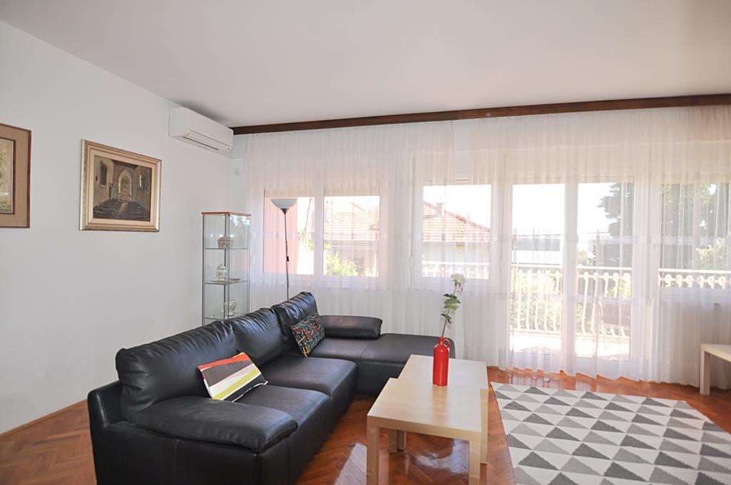 Apartment Poolside Paradise - A Hidden Gem In Split *