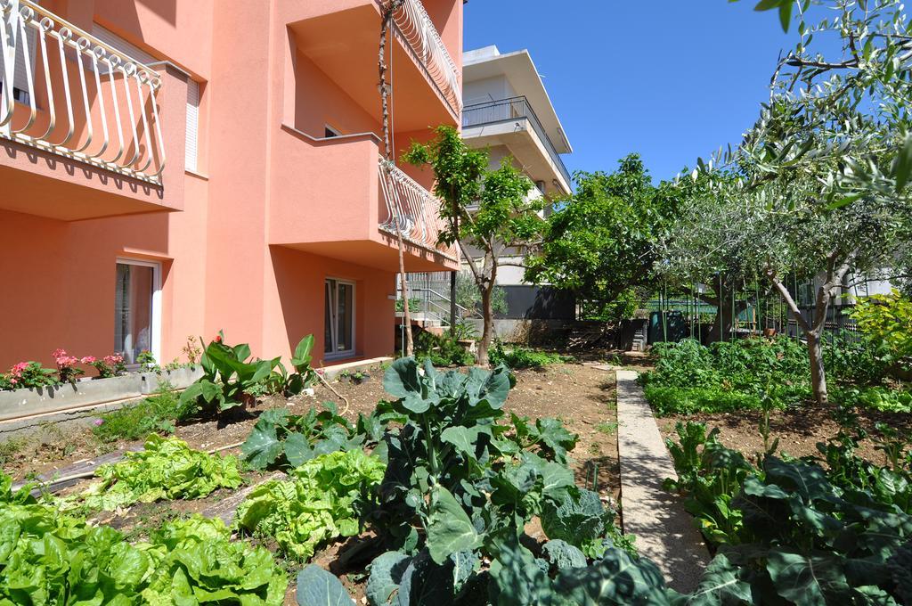 Poolside Paradise - A Hidden Gem In Split Apartment *