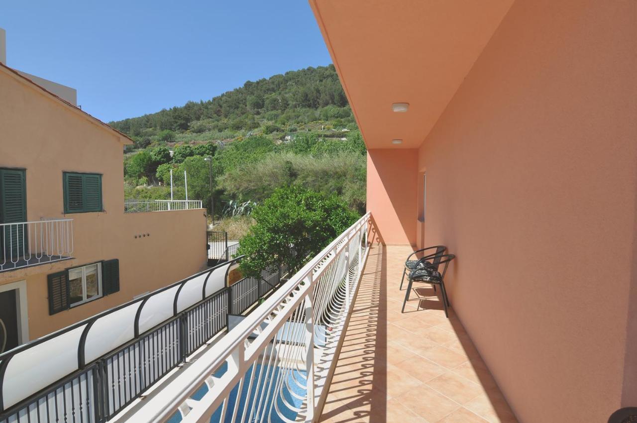 Apartment Poolside Paradise - A Hidden Gem In Split Split