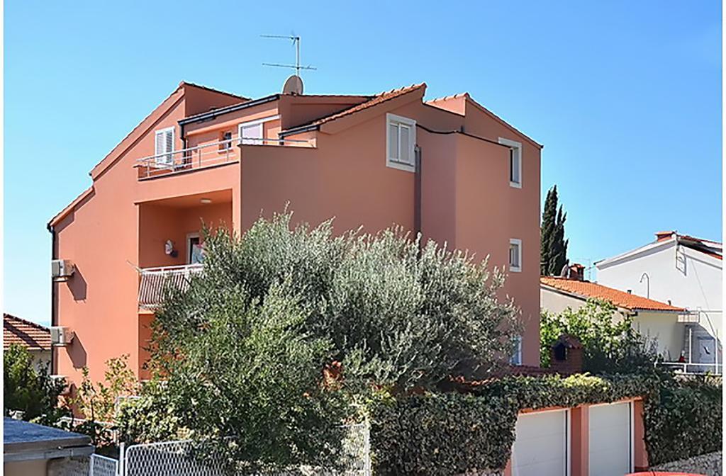 Poolside Paradise - A Hidden Gem In Appartamento